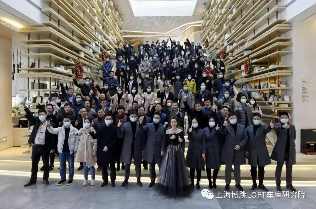 儋州全国一百多人在华侨城汉口道6号参观研讨LOFT专利车库技术！